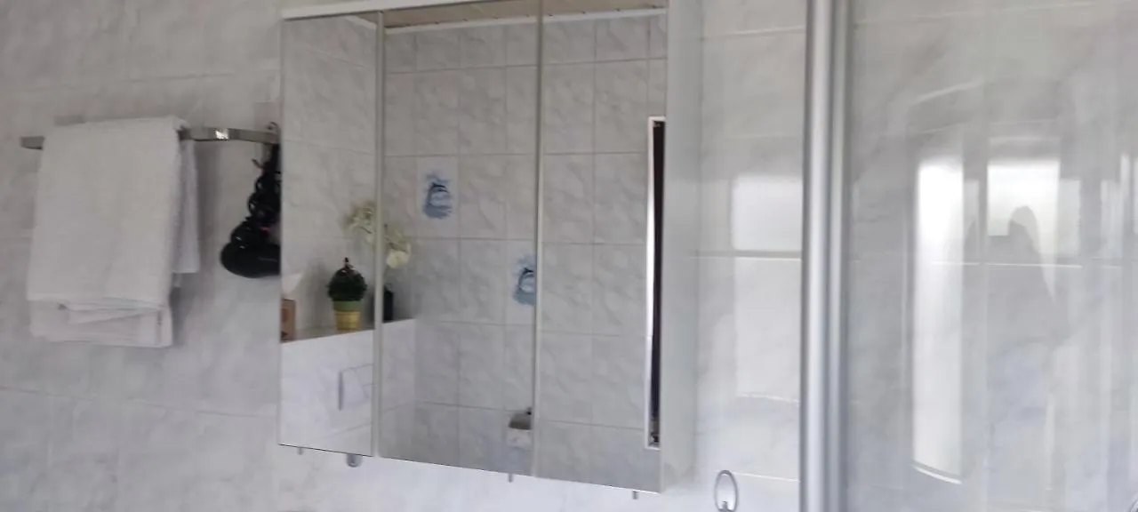 Schoene 3 Zi. Ferienwohnung Vor Den Toren Frankfurt Dreieich 0*,  Germany