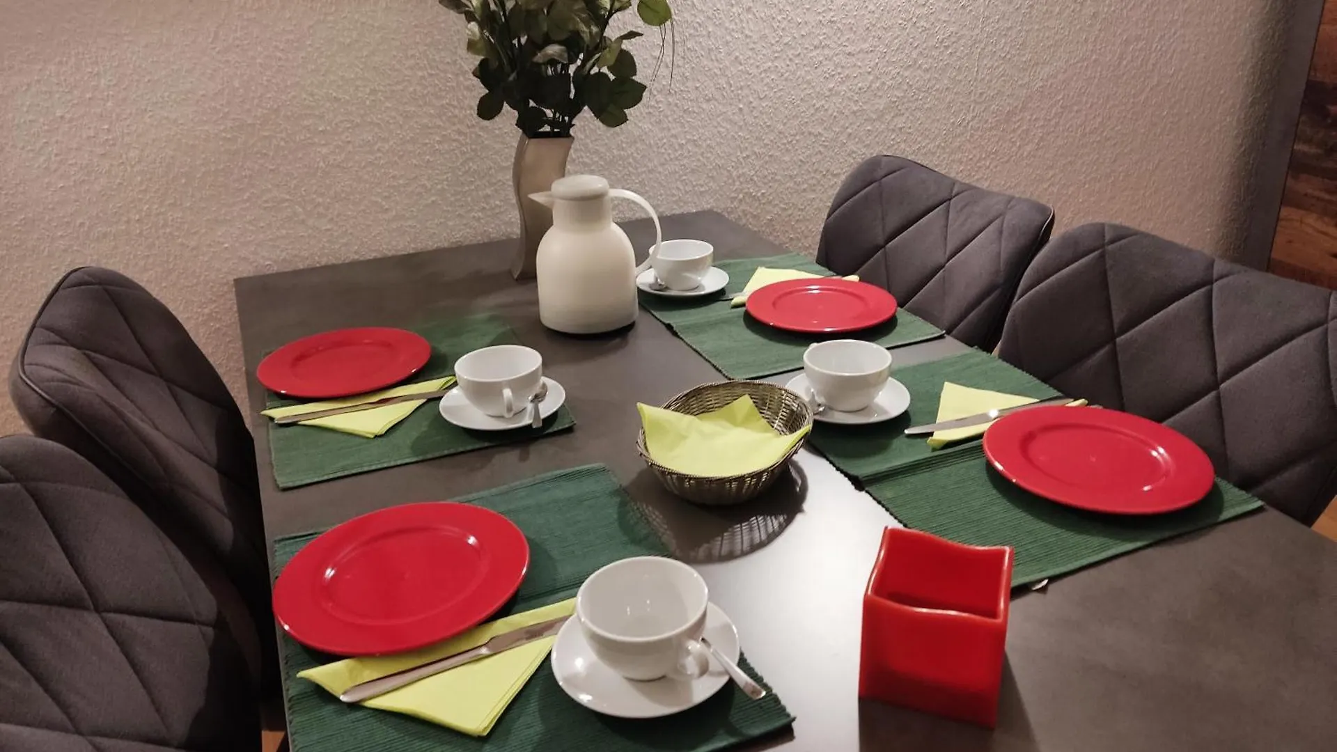 Schoene 3 Zi. Ferienwohnung Vor Den Toren Frankfurt Dreieich 0*,  Germany